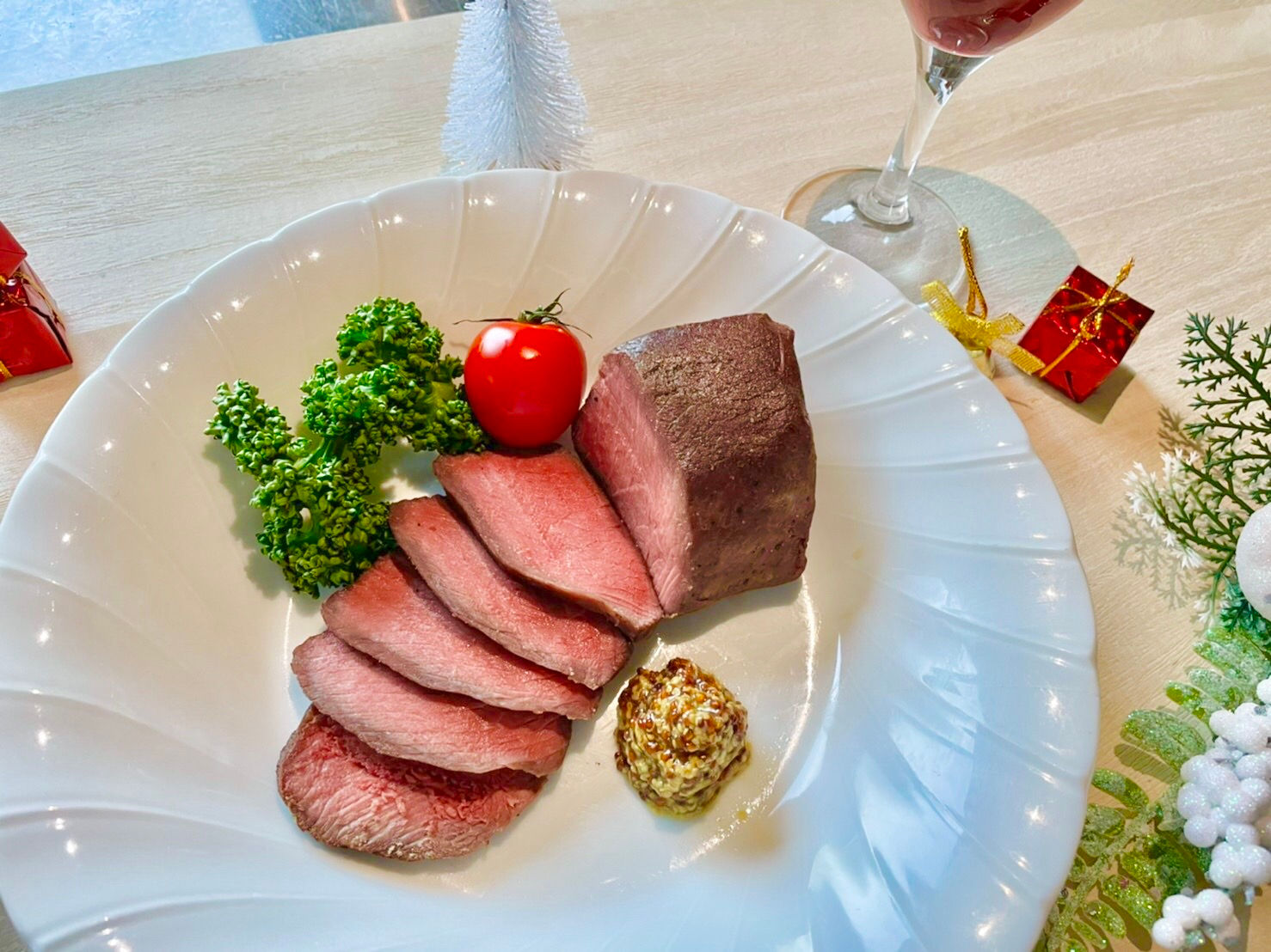 にんにくとスパイス香る鹿肉ステーキ