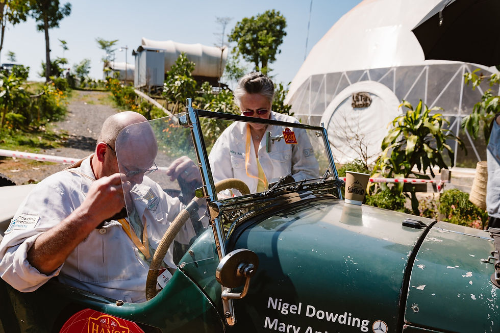 Xe đua Rally the globe xuất hiện trong khuôn viên Panorama Glamping