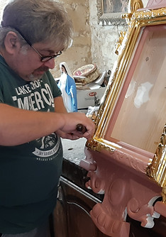 Our gilder works on fixing a golden fram during the gilding experience tour