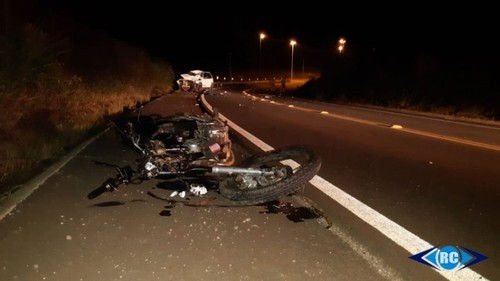 Motorista bêbado mata motociclista no Oeste, carro invadiu a contramão
