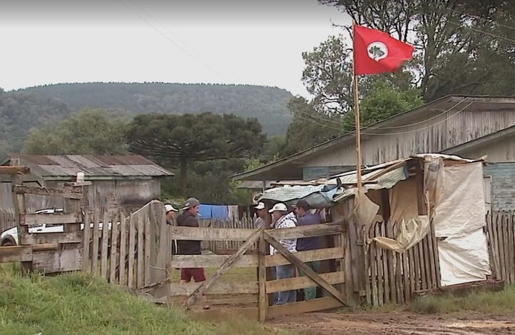 Calmon-MST invade área onde funcionava madeireira