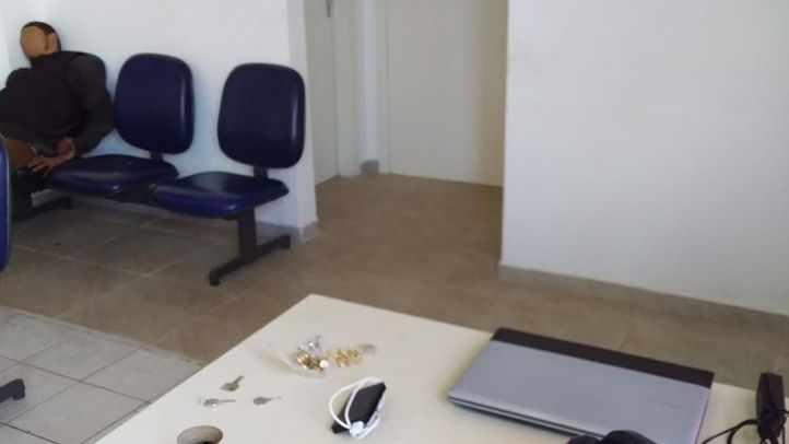 ASSALTANTE ARROMBA CASA, COME PUDIM DA GELADEIRA, É DETIDO E DORME NA DELEGACIA EM CHAPECÓ