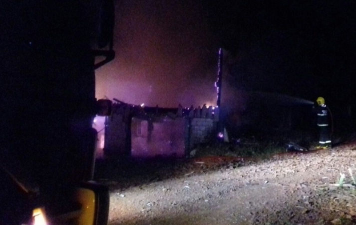 Quilombo - Incêndio em residência é registrado no interior