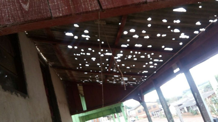 Ventania e granizo causam estragos no interior do Rio Grande do Sul