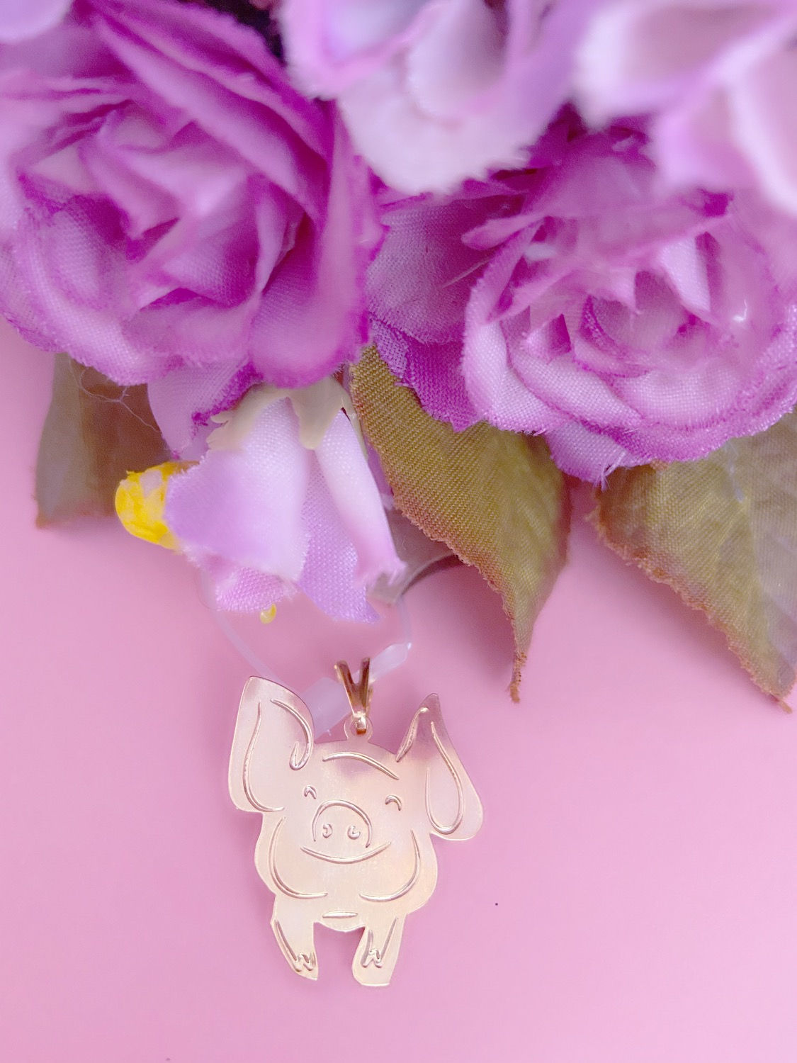 Pingente Porco sorrindo folheado em ouro 18k