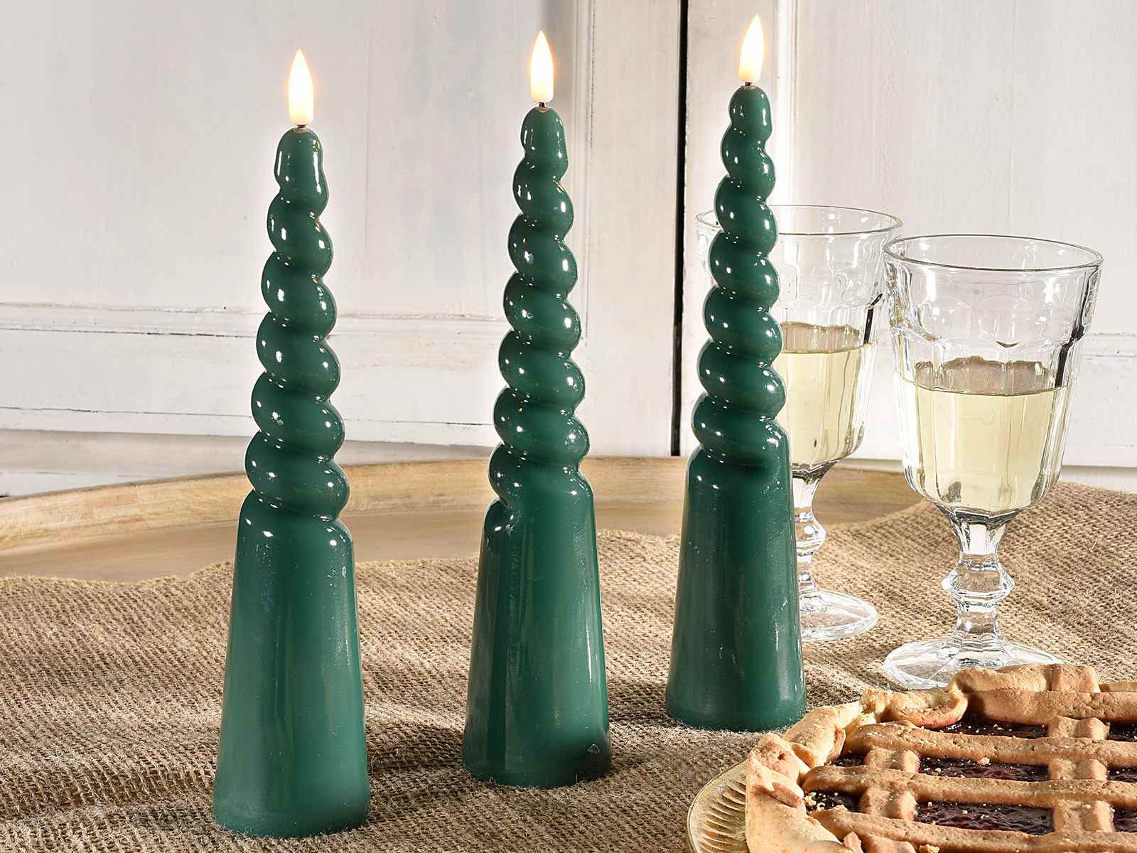 Electronic wax candle with moving LED flame