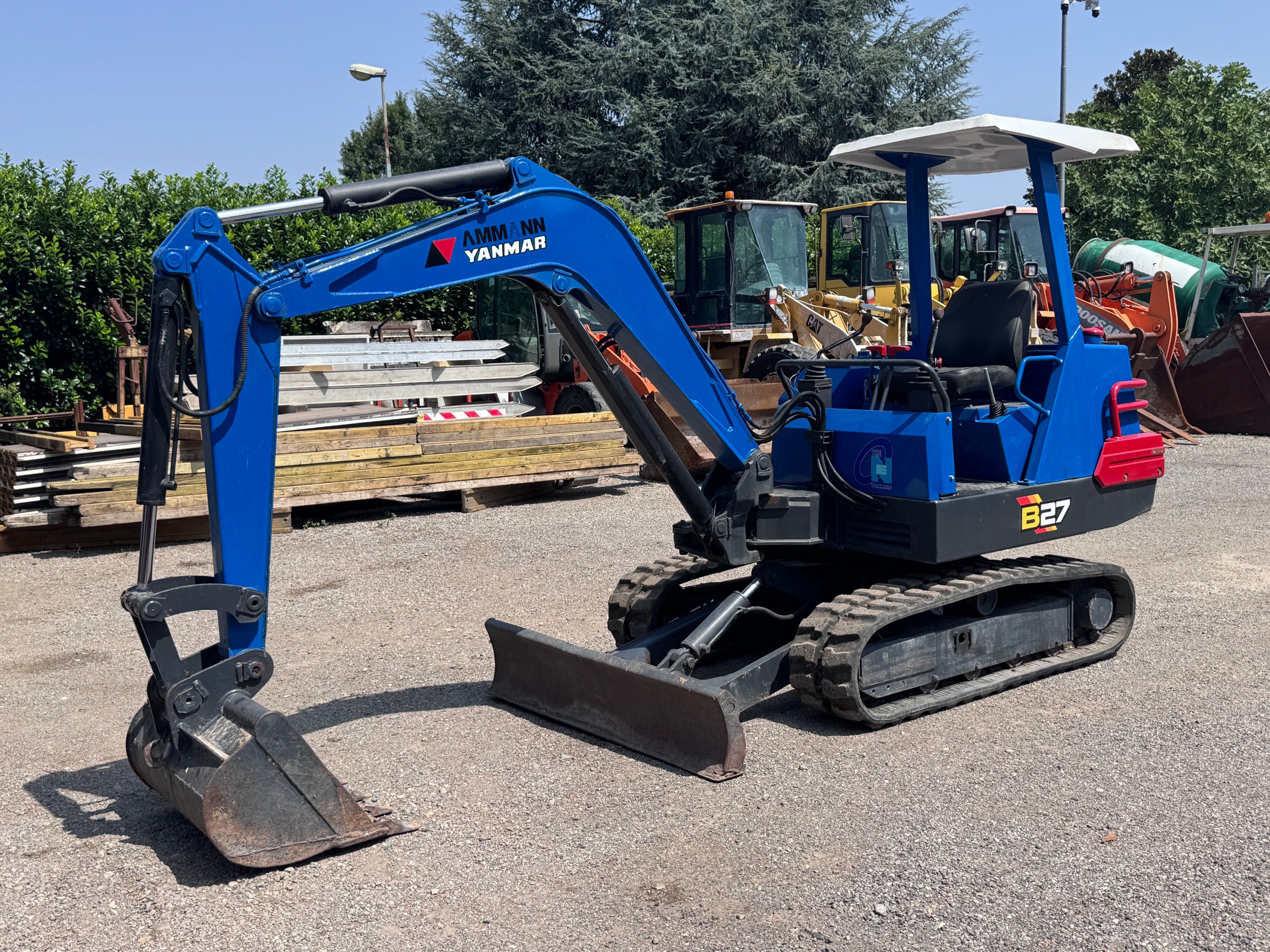 MINIESCAVATORE YANMAR B 27