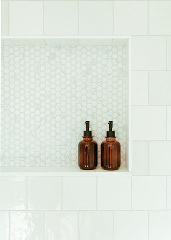 Classic Contemporary Primary Bathroom Tile Close Up