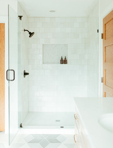 Classic Contemporary Primary Bathroom Shower Tile