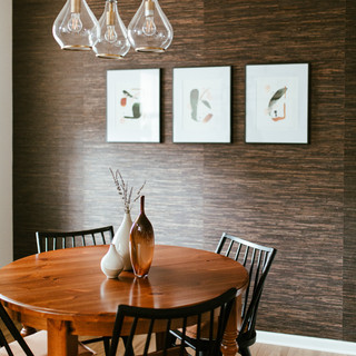Cozy Classic Contemporary Townhome Dining Room Wallpaper