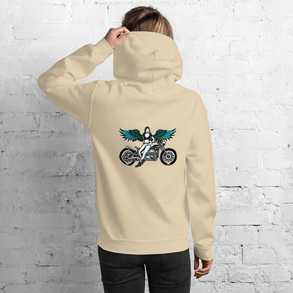 Miniature : Femme motarde posant avec sa moto, portant un t-shirt moderne et confortable. Découvrez nos vêtements moto pour femme, alliant style, qualité et praticité pour un look motarde unique