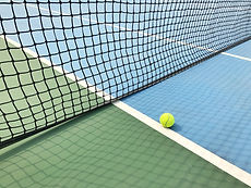 Palla sul campo da tennis