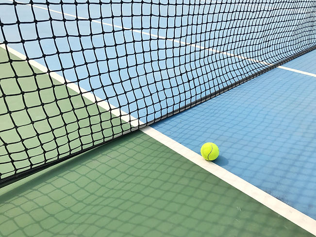 Bal op tennisbaan