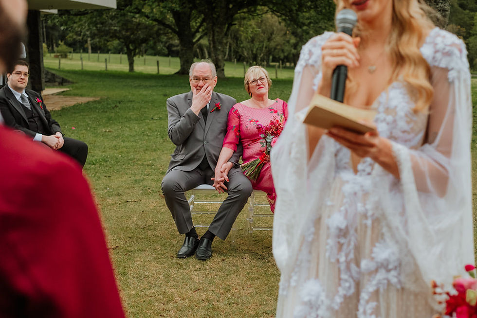 fotografia de casamento ao ar livre curitiba cerimônia mãe da noiva emocionada