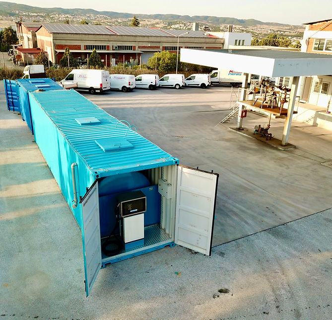 Ιδιωτικό πρατήριο καυσίμων MG Trans με δεξαμενές καυσίμων στη Vassis & Son