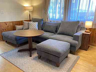 【納品事例】広島市佐伯区N様 《至福のソファ》GRADO（グラード）カウチ・オットマン・他《ウォールナット無垢円形テーブル》VELINA（ヴェリーナ）《ウォールナット無垢サイドテーブル》ロベルト