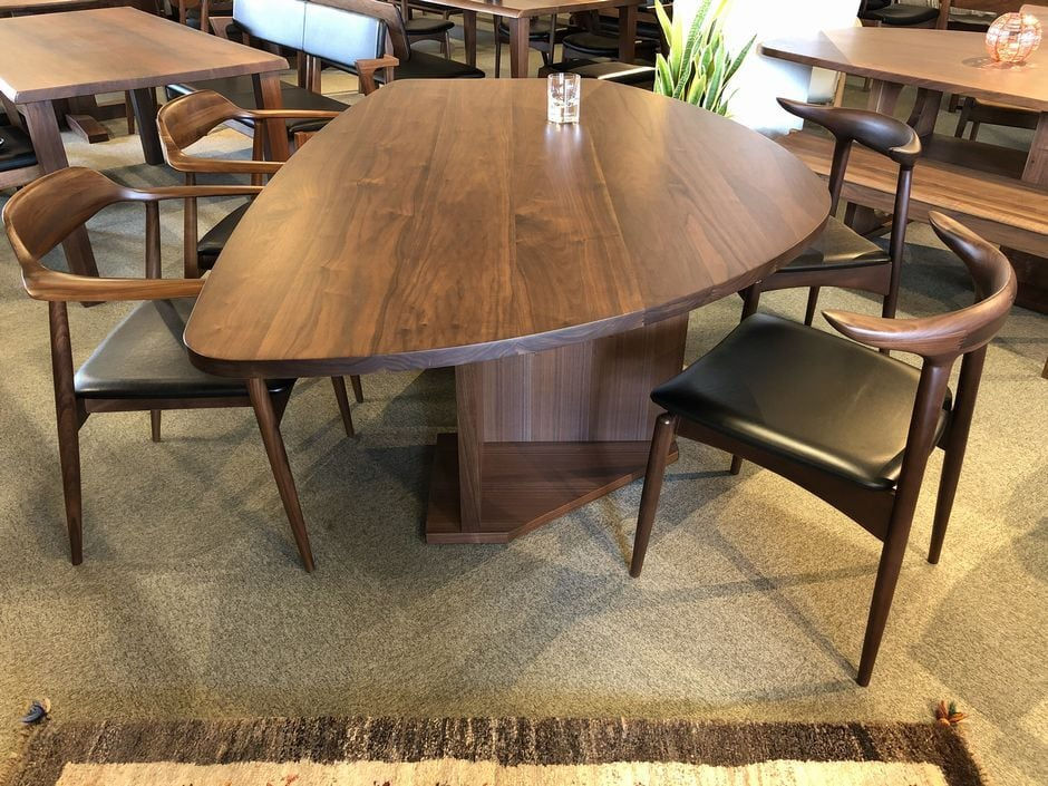 ウォールナット無垢変形テーブル