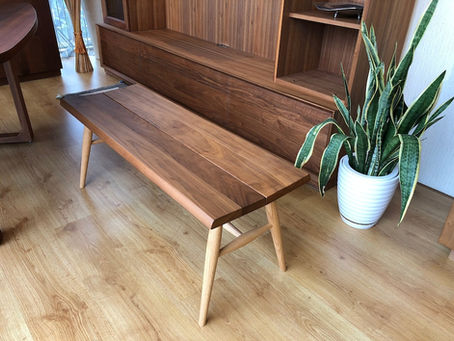 ウォルナットとオーク材の組み合わせと丸テーパー脚が素敵な《高山ウッドワークス》ORDER bench　をご紹介します♪