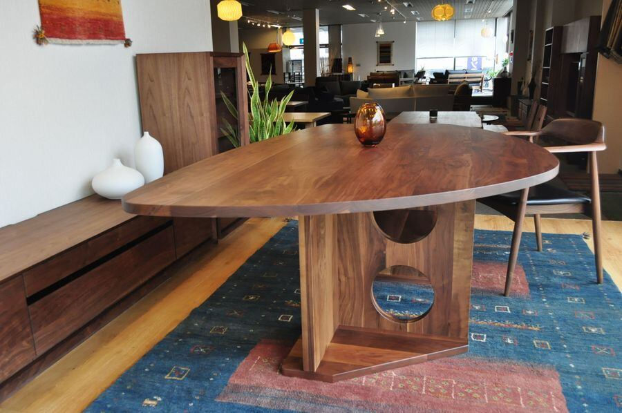 ウォールナット無垢変形テーブル