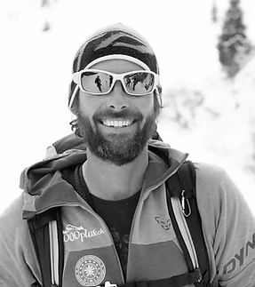 Dominik Karrer Profil_edited.jpg