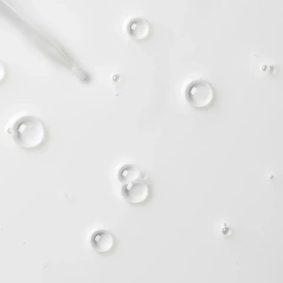 Miniature : Flacon compte-gouttes, sérum fluide, bulles légères