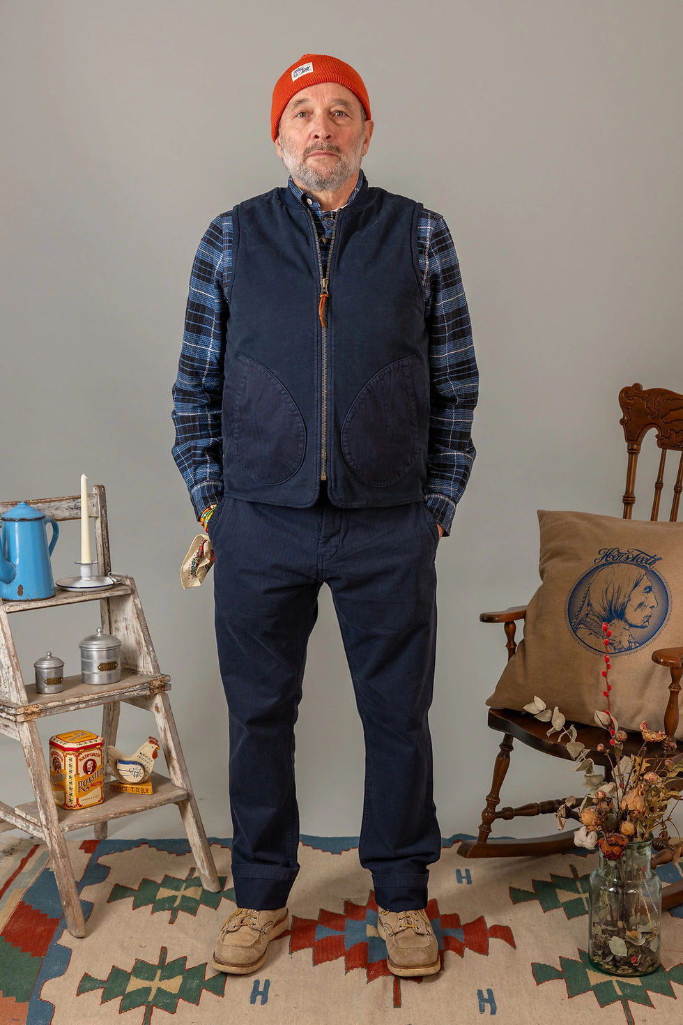 Blaue Canvas Veste Front Modell stehend