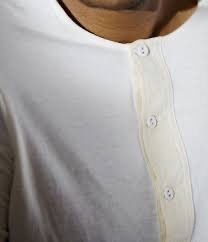 Henley Shirt Naturefarben Ausschnitt