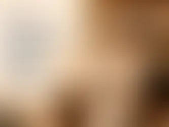 Hikaye çatışması haritası, not kartları ve roman gerilimini planlayan yazar masası