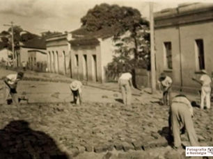 Obras de calçamento da Avenida Primeiro de Maio, Vila Virgínia , Ribeirão Preto, São Paulo, Brasil
