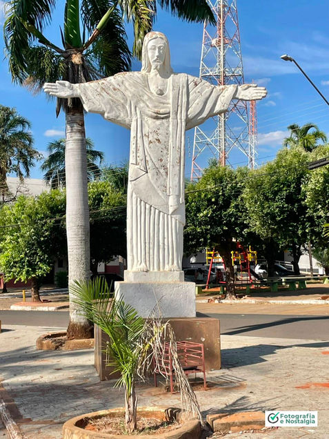 Estátua Cristo Redentor, Praça do Paço Municipal Jonas Cardoso da Silva, Cosmorama, São Paulo, Brasil