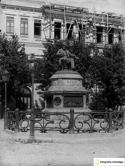 Imagens do Monumento a José de Alencar, Rio de Janeiro, Brasil