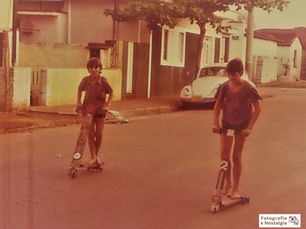 Meninos de patinete, Rua Júlio de Mesquita, 1978, Vila Virgínia, Ribeirão Preto, São Paulo, Brasil