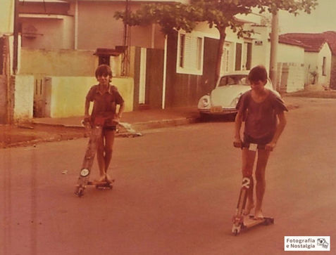 Meninos de patinete, Rua Júlio de Mesquita, 1978, Vila Virgínia, Ribeirão Preto, São Paulo, Brasil