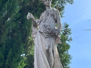 Estátuas, Entrada do Cemitério São Bento, Araraquara, São Paulo, Brasil