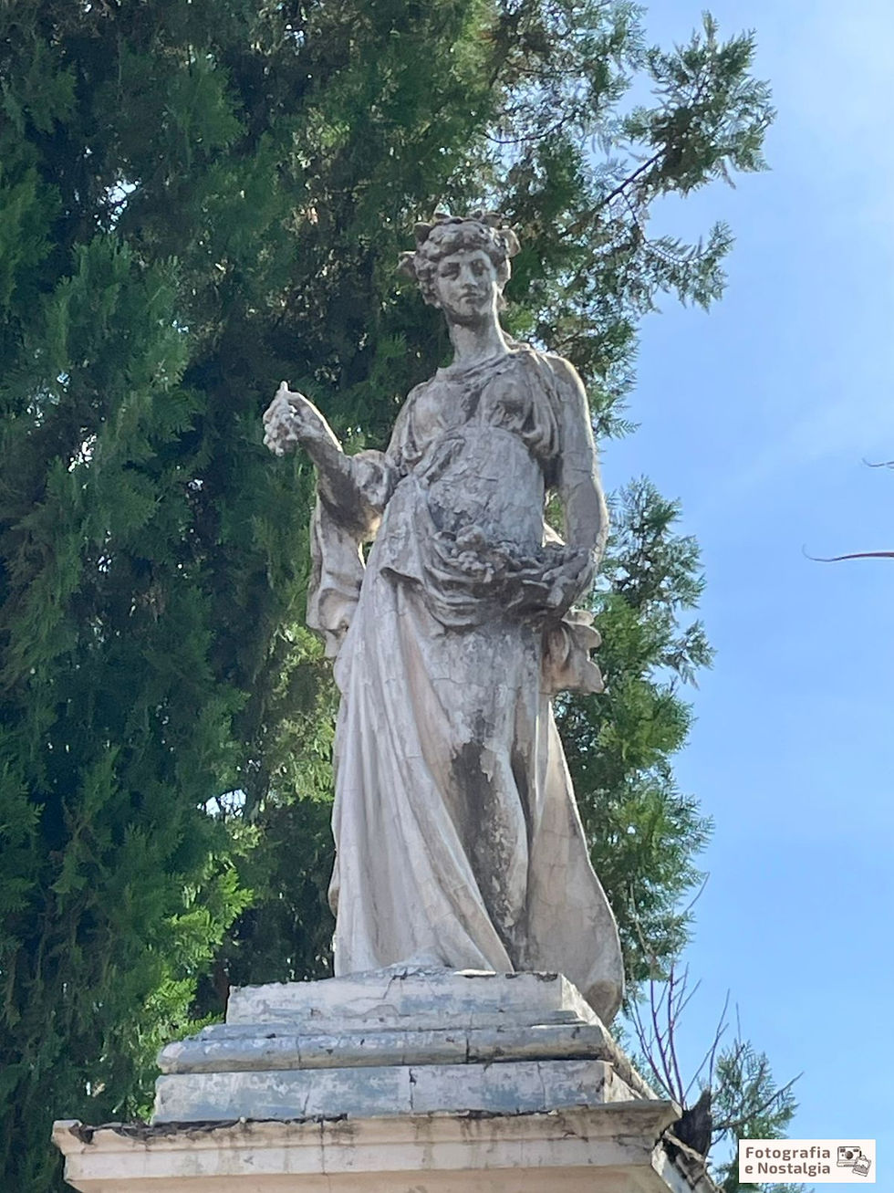 Estátuas, Entrada do Cemitério São Bento, Araraquara, São Paulo, Brasil