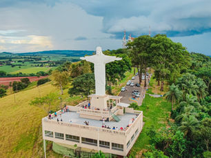 Imagens aéreas do Morro do Itatiaia / Mirante do Cristo, Santa Rita do Passa Quatro, São Paulo, Brasil