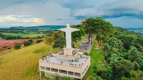Imagens aéreas do Morro do Itatiaia / Mirante do Cristo, Santa Rita do Passa Quatro, São Paulo, Brasil
