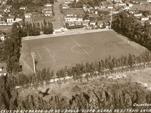 Vista aérea do estádio local, Santa Cruz do Rio Pardo, São Paulo, Brasil