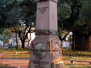 Vista do Monumento ao Cel. Francisco Schmidt, Praça Francisco Schmidt, Ribeirão Preto, São Paulo, Brasil