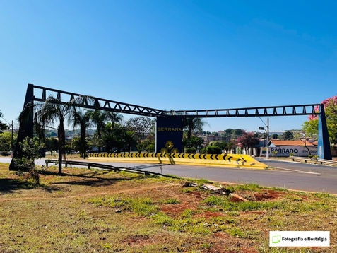Portal de entrada / Portal Lourival Monteiro de Mello, Serrana, São Paulo, Brasil