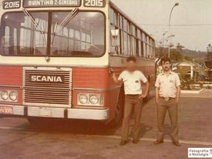 Ônibus vermelho e creme da Viação Cometa, Década de 80, Ribeirão Preto, São Paulo, Brasil