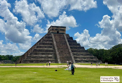 Imagens do sítio arqueológico de Chichén Itzá, México