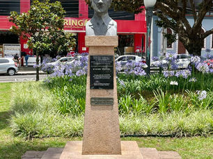 Monumento a Attílio de Almeida Barbosa, Praça Attílio de Almeida Barbosa / Praça da Matriz, Campo Largo, Paraná, Brasil