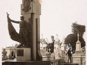 Monumento aos Revolucionários de 1932 / Mausoléu, Cemitério São Bento, Araraquara, São Paulo, Brasil