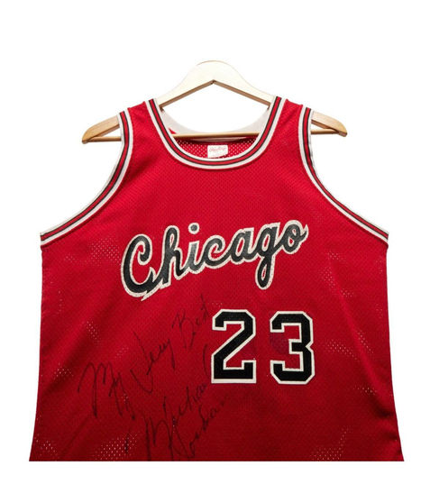 Imagens da camisa da temporada de rookie de Michael Jordan, Chicago Bulls, NBA, Estados Unidos