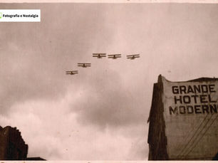 Aviões em formação, Década de 30, Curitiba, Paraná, Brasil