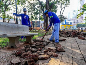 Obras na Praça São Leandro, 2022, Jardim Paulista, Ribeirão Preto, São Paulo, Brasil
