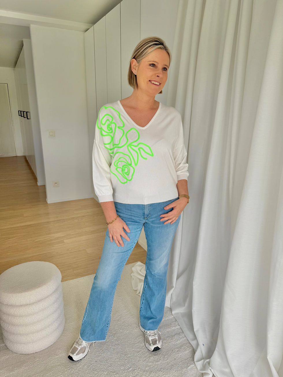 Thumbnail: 67088 Licht jeans bootcut model met rafels 'Paris Flared' van Cambio