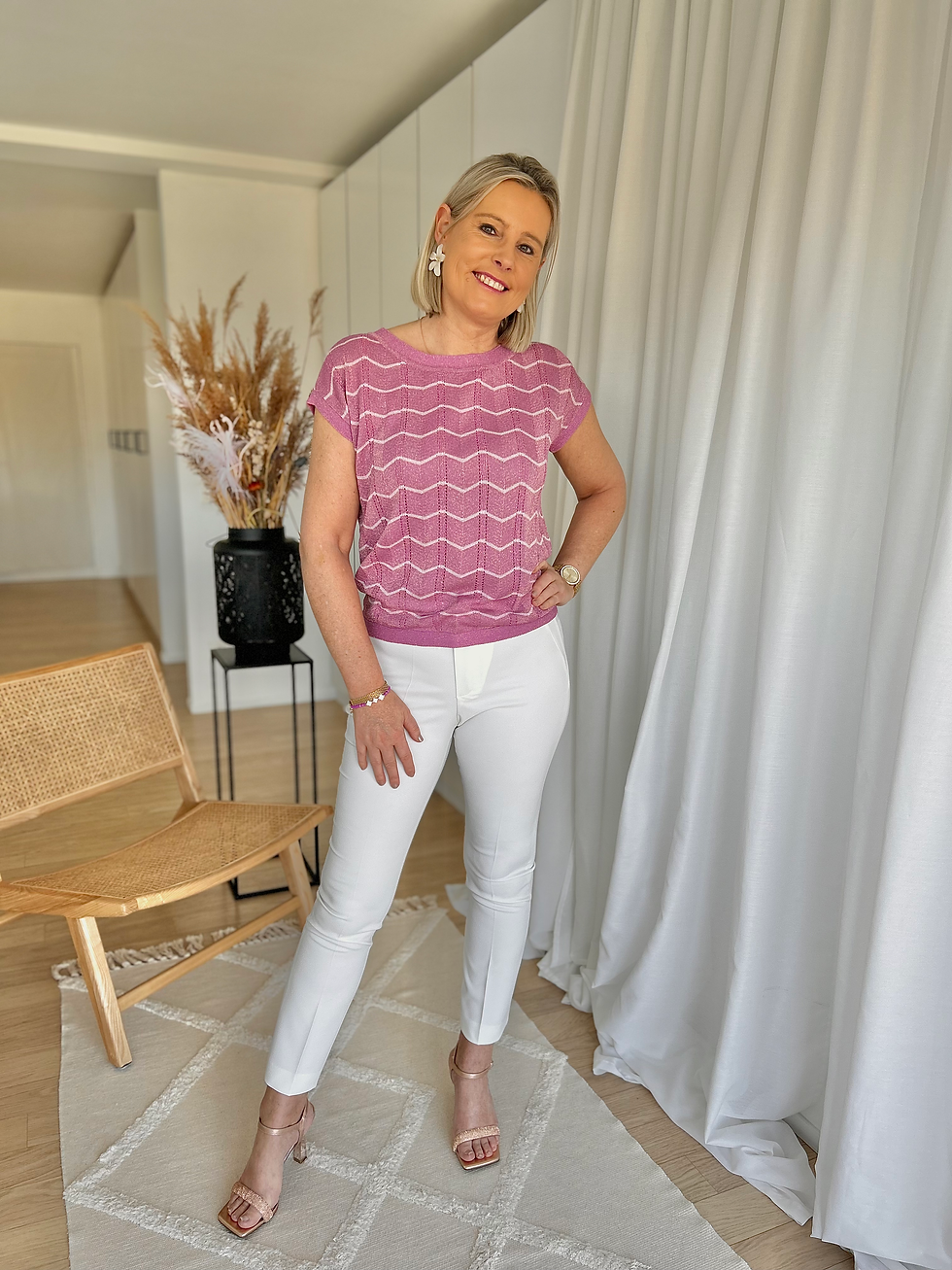 Thumbnail: 63546 Witte geklede broek met smalle pijp en knoopsluiting Signe & Nature
