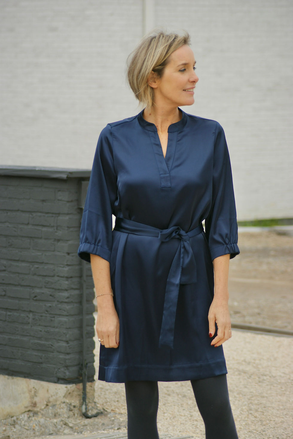 Thumbnail: 67814 Donkerblauwe satijn-look jurk La Lotti